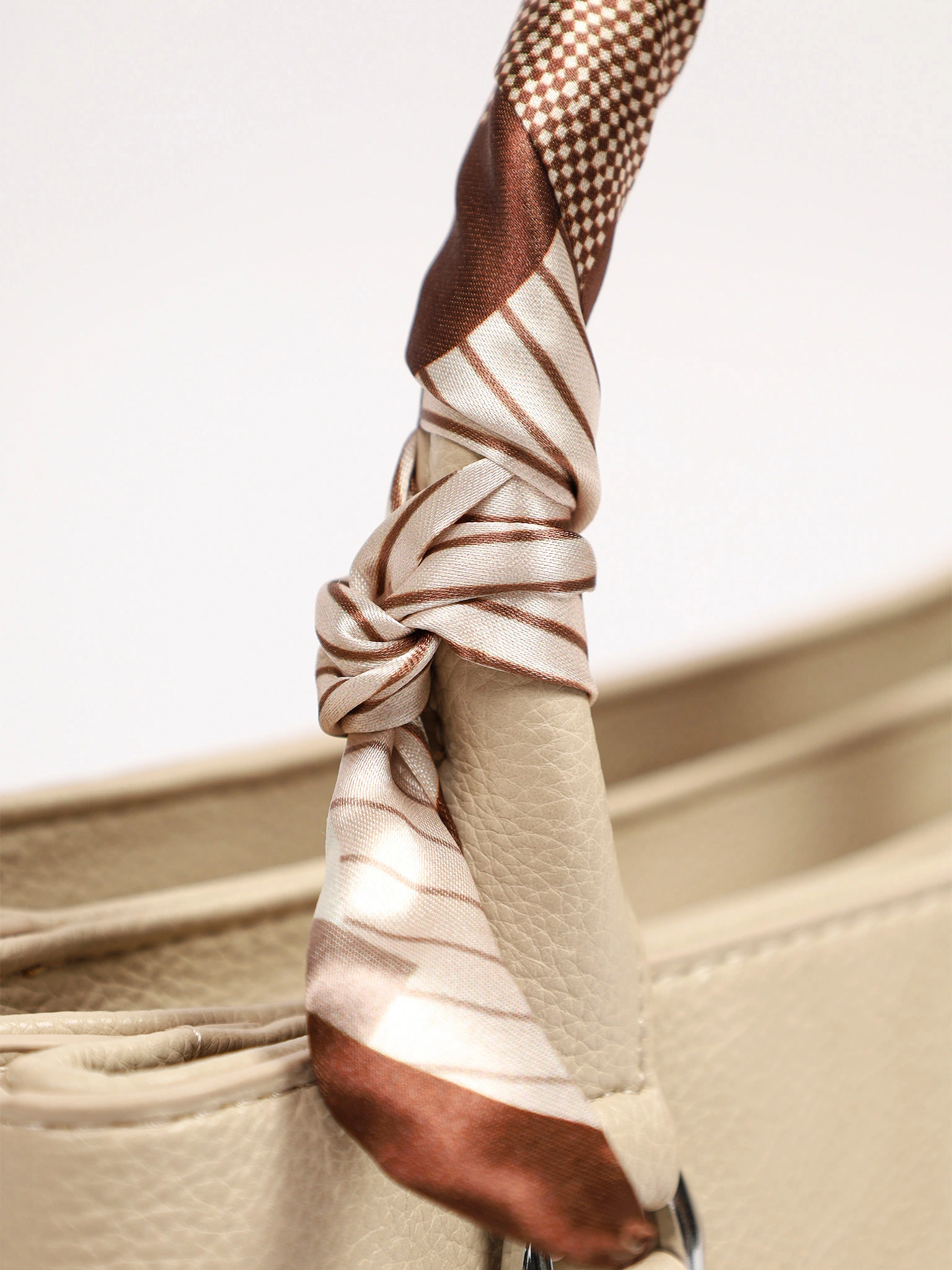 Сумка-тоут с декоративным платком в ассортименте